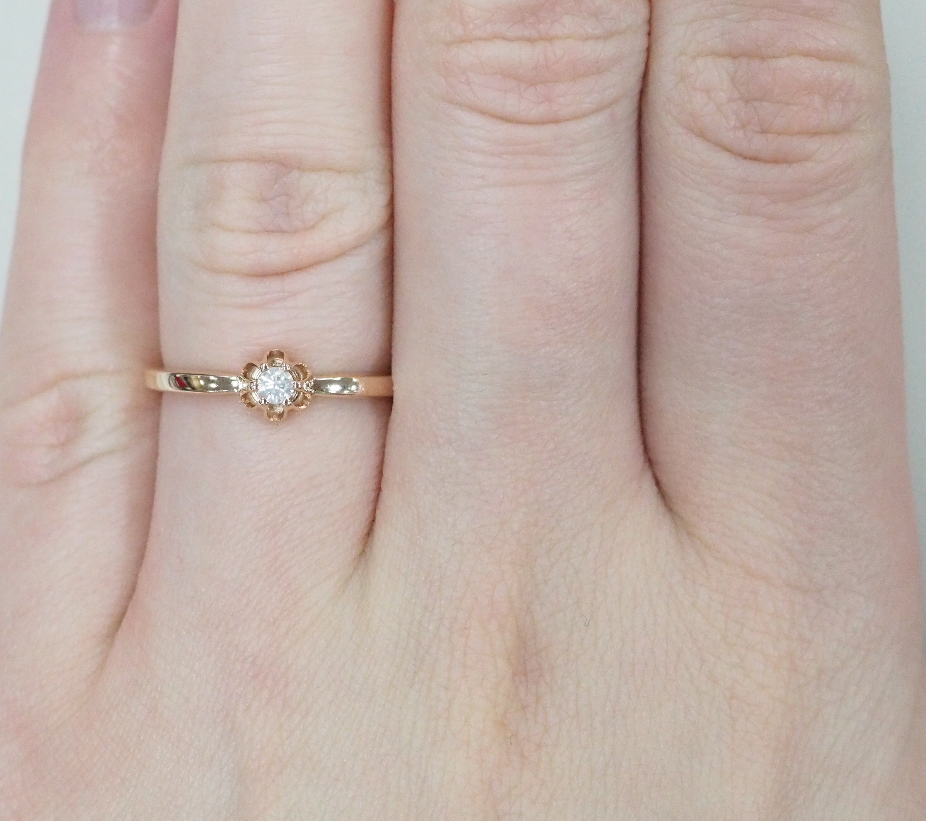 Серебряное кольцо с бриллиантом "Цветок"